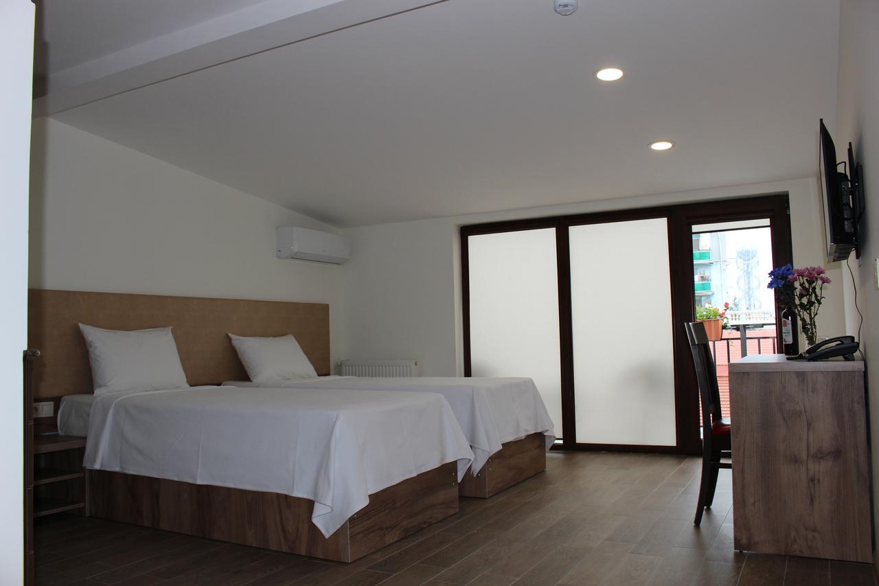 Boutique Hotel 32 Batumi Exterior foto