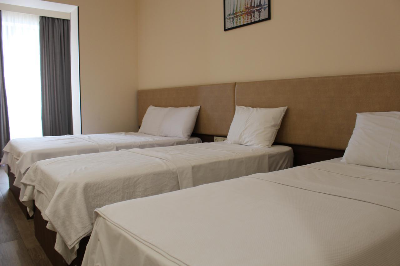 Boutique Hotel 32 Batumi Exterior foto